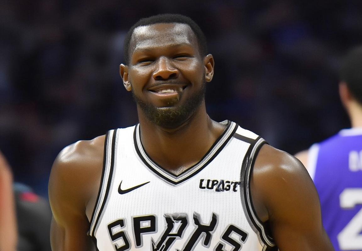 NBA夏季联赛开幕战聚焦状元弗拉格对决湖人布朗尼新科榜眼探花争锋